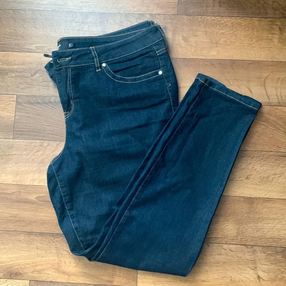 Torrid Dark Wash, straight leg denim jeans. Size 20r. Like New